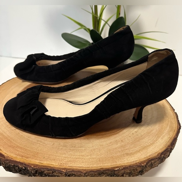 🖤 PRADA Black Suede Pumps with Accent Bow - Size US 8.5 🖤 - Picture 2 of 13